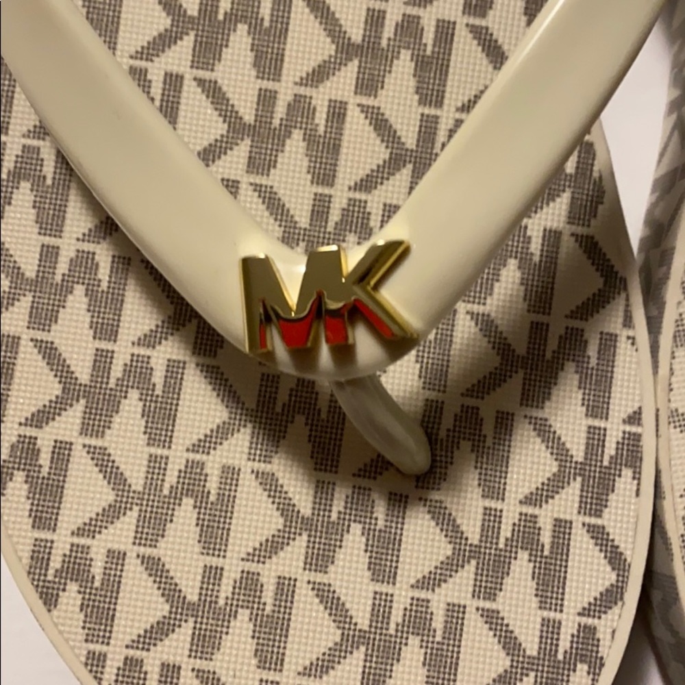 💜Authentic Michael Kors FlipFlops - Picture 6 of 7